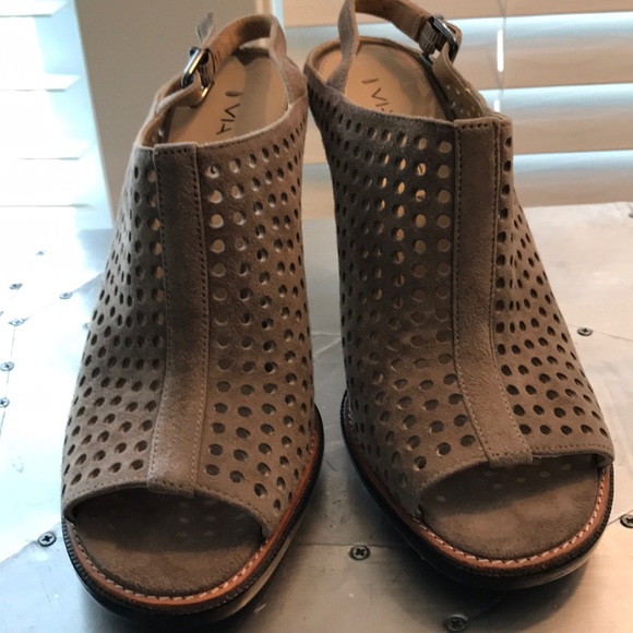 Via Spiga Taupe Suede Heels. - Picture 6 of 6